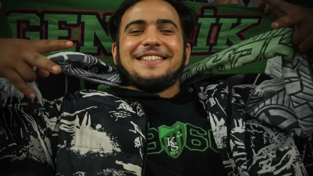 Arda Kaçmaz öldü mü, Nasıl Düştü, Neden Hayatını Kaybetti? Kocaelispor–Beşiktaş Maçında Tribünde Yaşanan Acı Olay