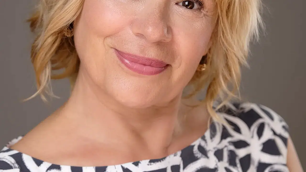 Doktorlar Başka Hayatta Mukaddes kim, Nurhayat Boz kaç yaşında, nereli, tv dizileri ve kariyeri