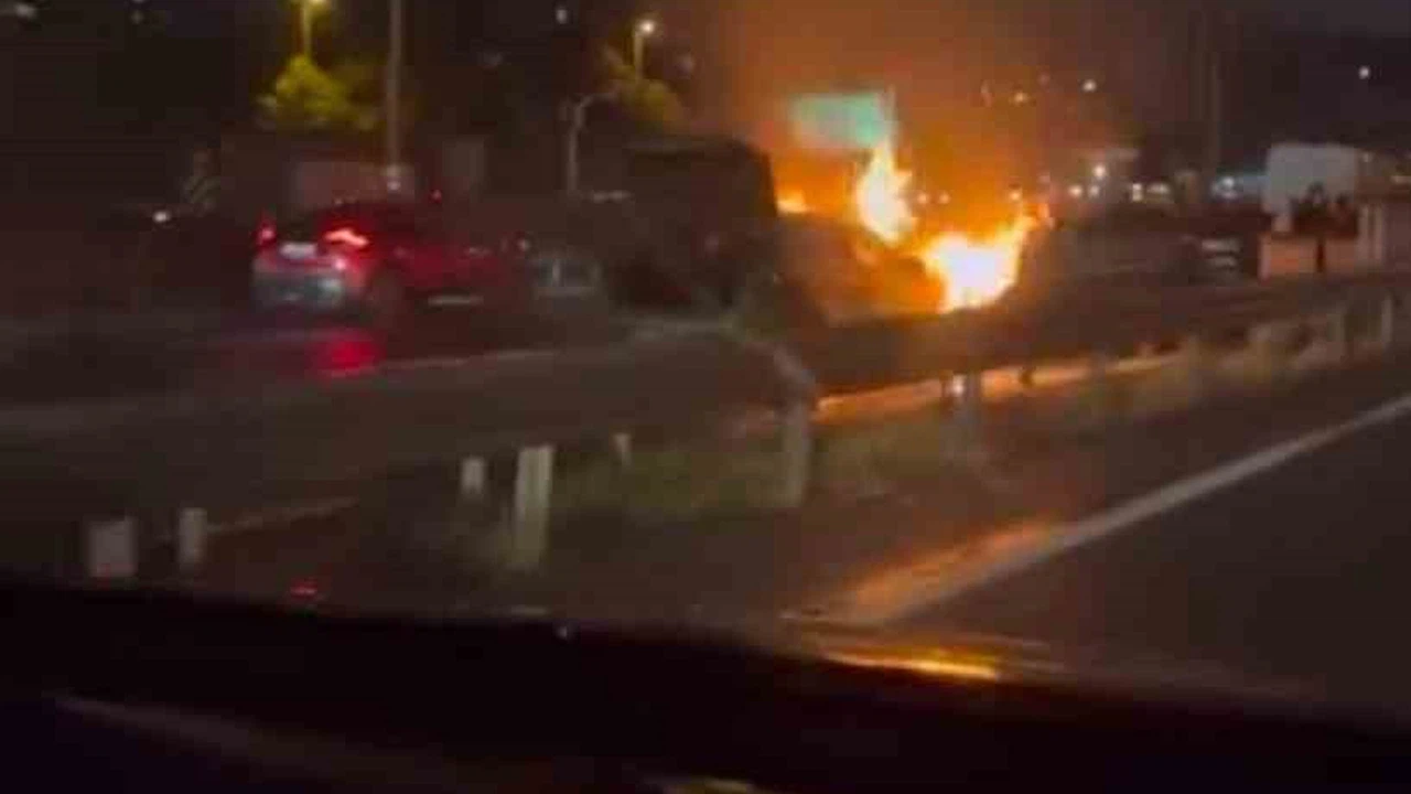 Alevler tankere teslim oldu... İstanbul’un kalbinde yangın paniği!