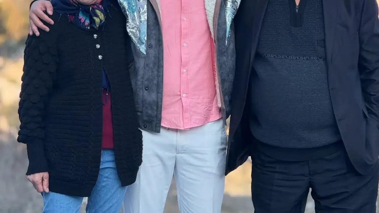 İzzet Emmi kim, aslen nereli, kaç yaşında, gerçek adı ne, nasıl ünlü oldu, öldü mü, yaşıyor mu?