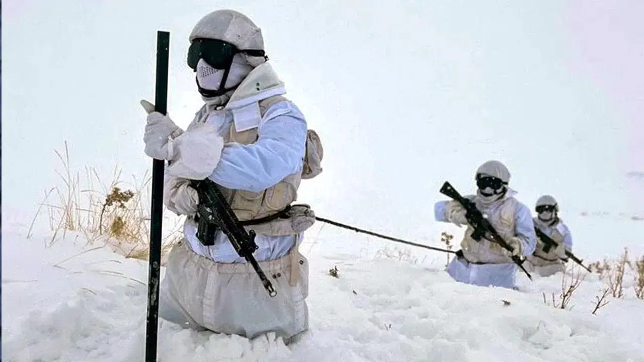 MSB’den Karlar Altında Nöbet Karesi! Mehmetçik Bellerine Kadar Karda