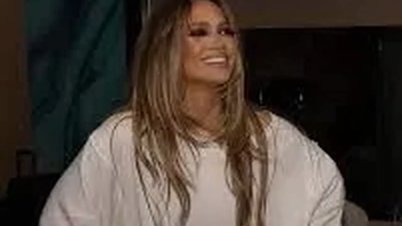 56 yaşındaki Jennifer Lopez spor salonu pozlarıyla nasıl olay oldu, 'Yaş sadece bir rakamdır' yorumları neden gündem yarattı?
