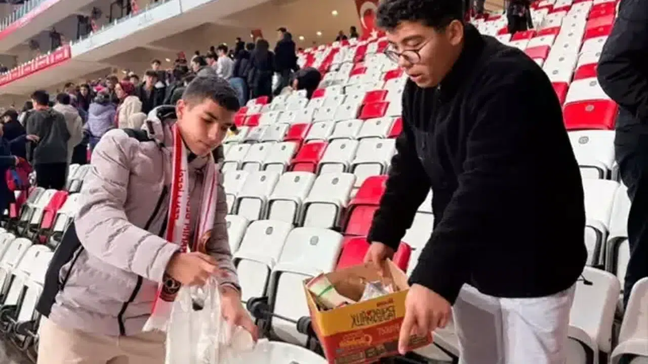 Antalyalı öğrencilerin maç sonu tribünü temizleme fikri nasıl ortaya çıktı? Fen Lisesi öğrencilerinden örnek davranış!