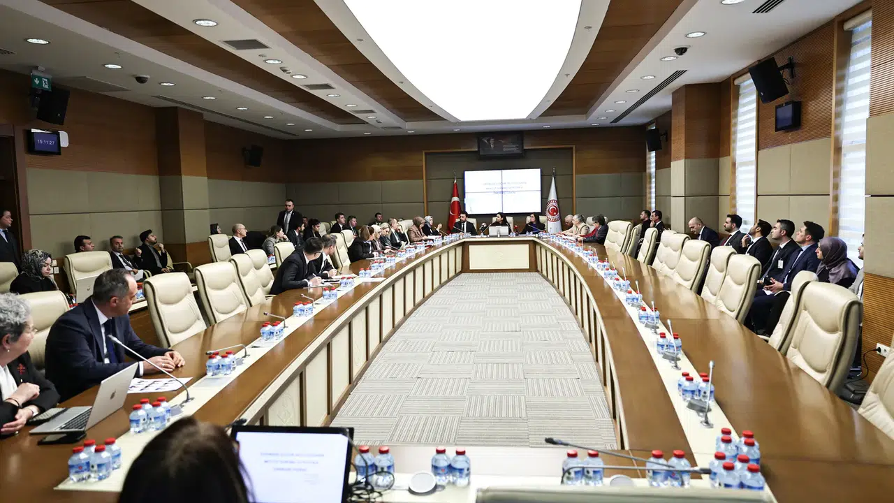 Suça sürüklenen çocuklar TBMM gündeminde: 17 yaşında 180 suç