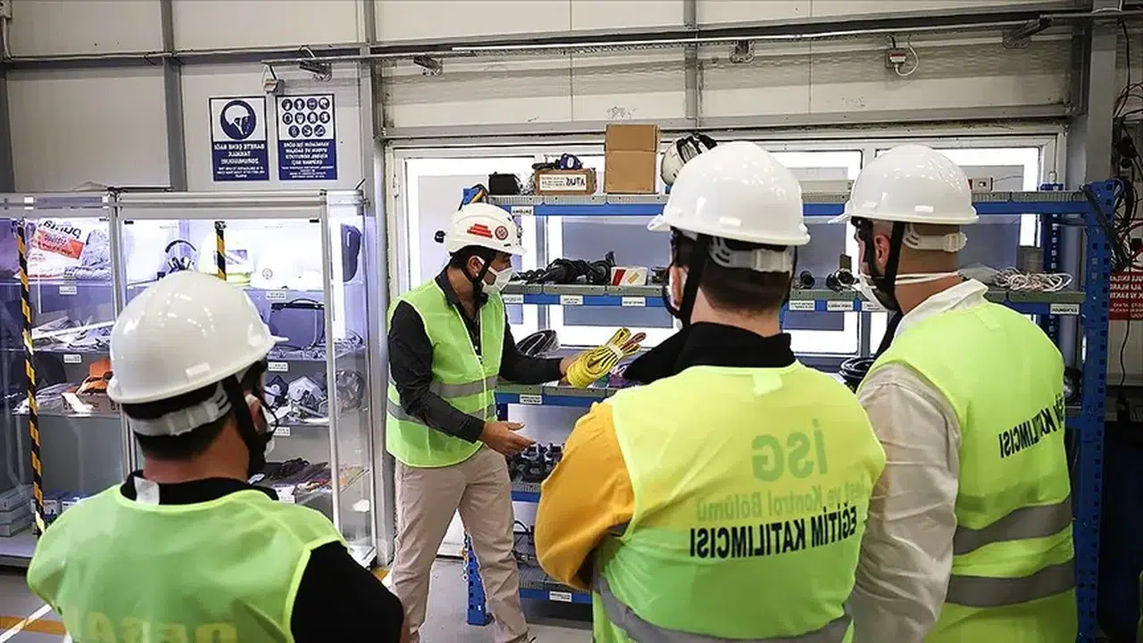 2026 iş sağlığı ve güvenliği maaşları ne kadar oldu? A, B, C sınıfı uzman, tekniker, mühendis ve doktor maaşları