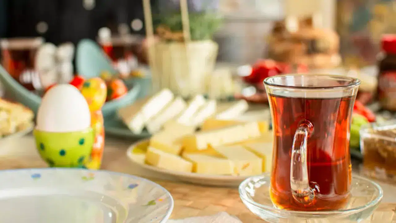 Sahur Sofrasında Büyük Hata, Fazla Çay Diş Sağlığını Tehdit Ediyor