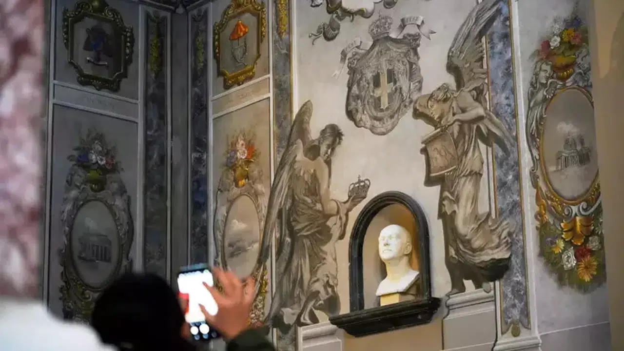 Roma’da restorasyon sonrası ortaya çıkan melek figürü tartışma yarattı!