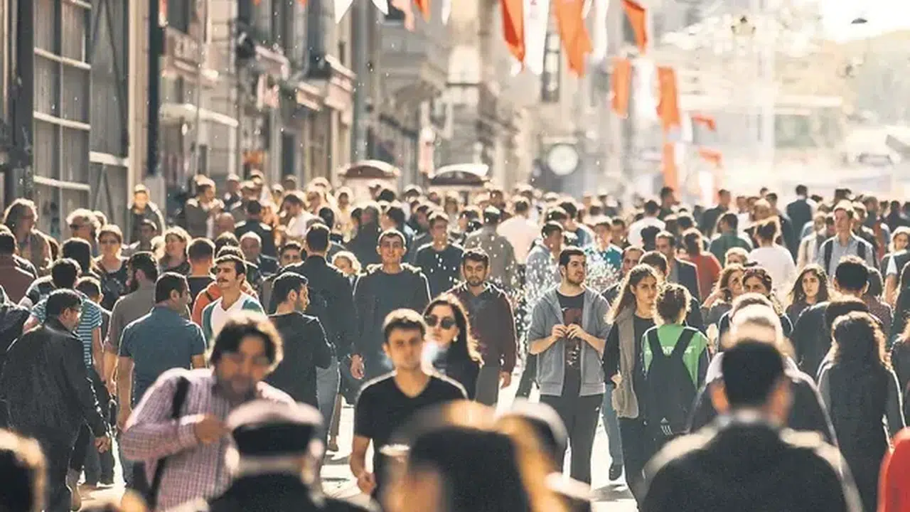 Rakamlar Yeniden Yazıldı! Türkiye’nin Nüfusu Büyüdü, En Büyük İlçe Belli Oldu