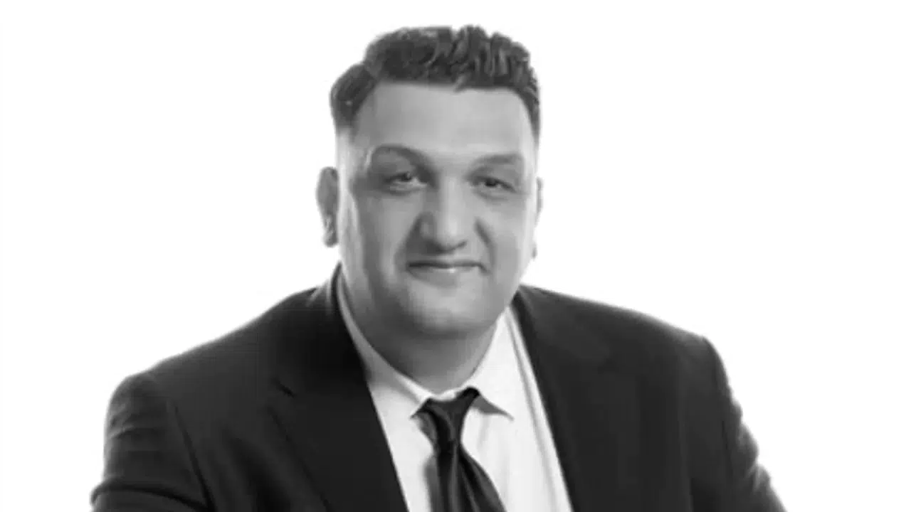 Serkan Toparlak HAYATI, Neden Öldü, Kaç Yaşındaydı? Bursa Büyükşehir Belediyesi Sanatçısının Ölüm Nedeni Açıklandı mı?