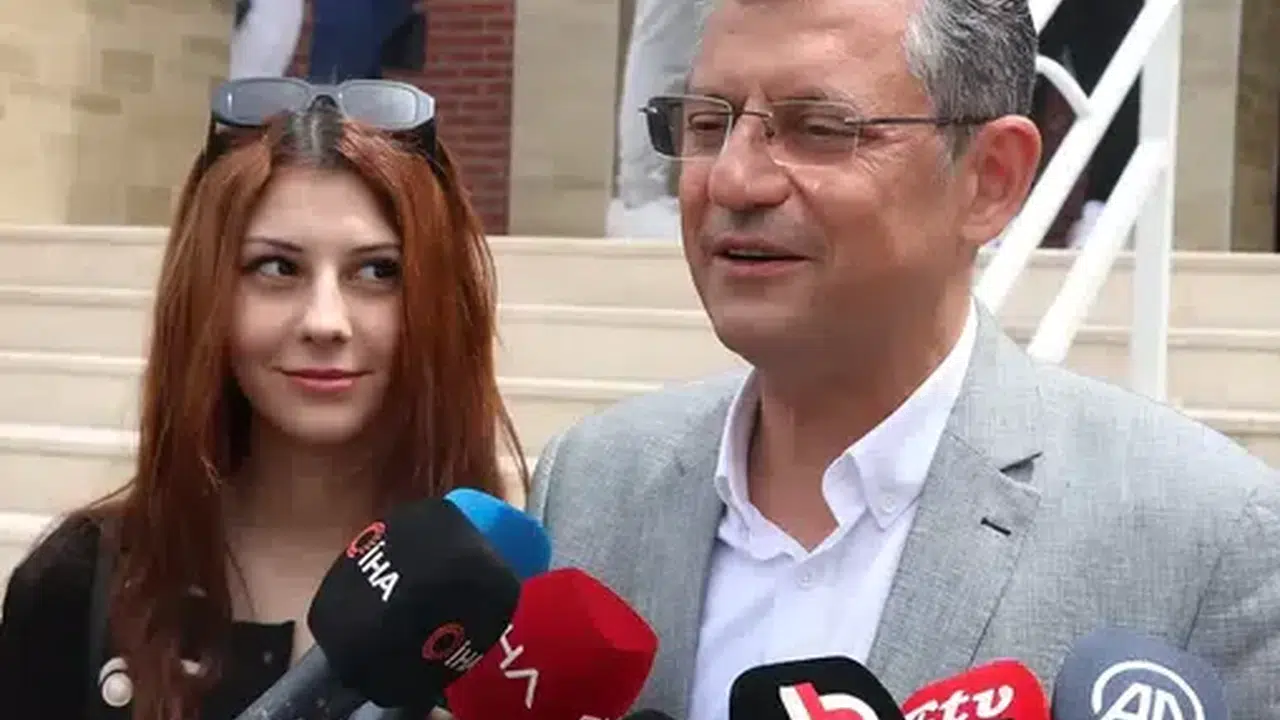 Özgür Özel’in Kızı Kim, İpek Özel HAYATI (Kimdir), Kaç Yaşında, Evli mi, Mesleği Nedir?