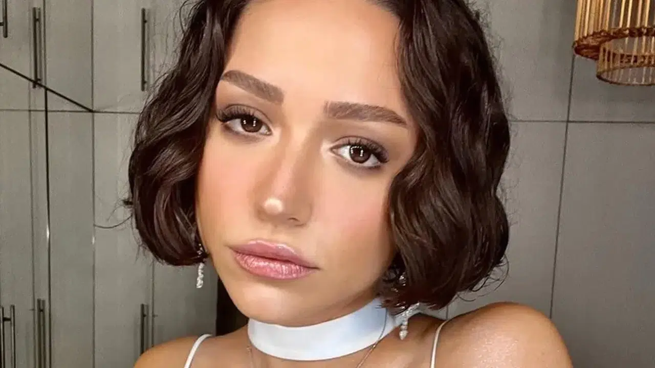 Zeynep Bastık’ın Kombini Neden Olay Oldu, Beğenildi mi, Eleştiri Aldı mı, X Kullanıcıları Ne Dedi?