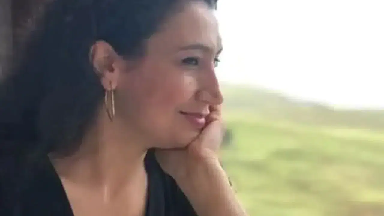 Berna Aruz kimdir, kaç yaşında, aslen nereli, evli mi, çocuğu var mı, serveti ne kadar ve hangi dizilerde rol aldı?