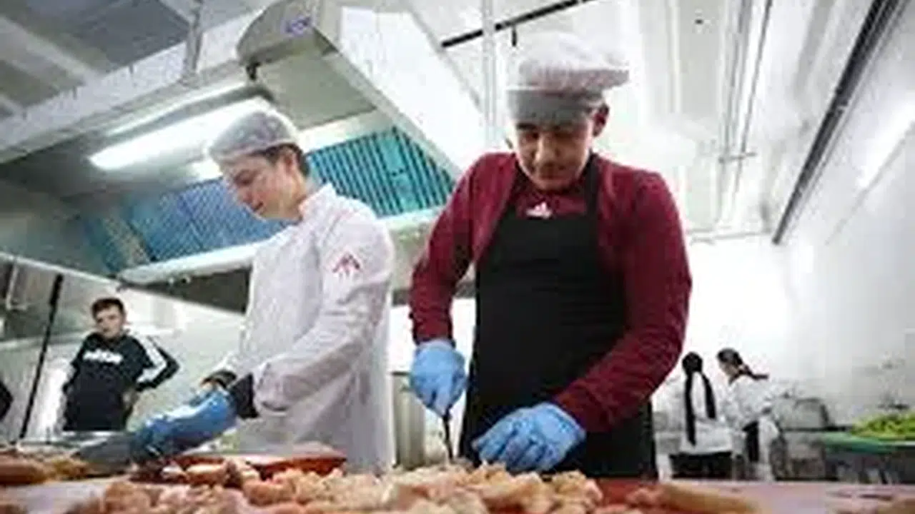 Anayasa Mahkemesi temizlik görevlisi alımı şartları neler, KPSS kaç, 2 yıl SGK şartı var mı?