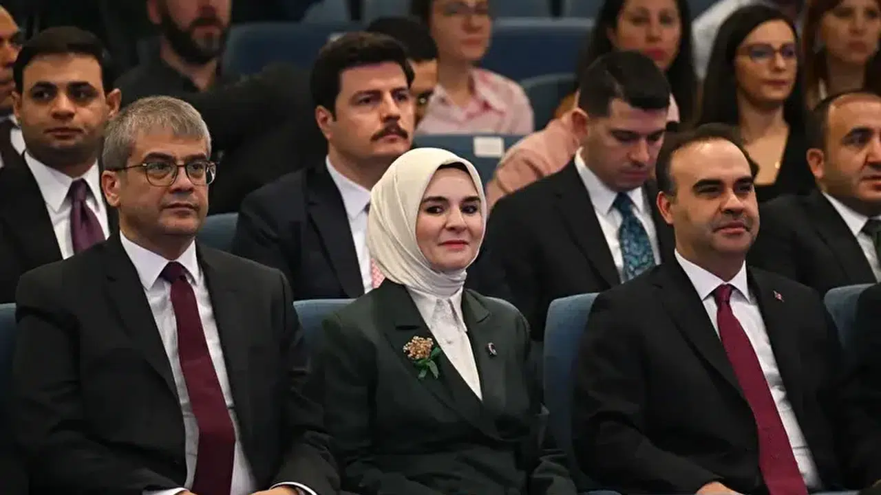 Bakan Göktaş’tan Sosyal Medya Açıklaması! 15 Yaş Altına Düzenleme Geliyor