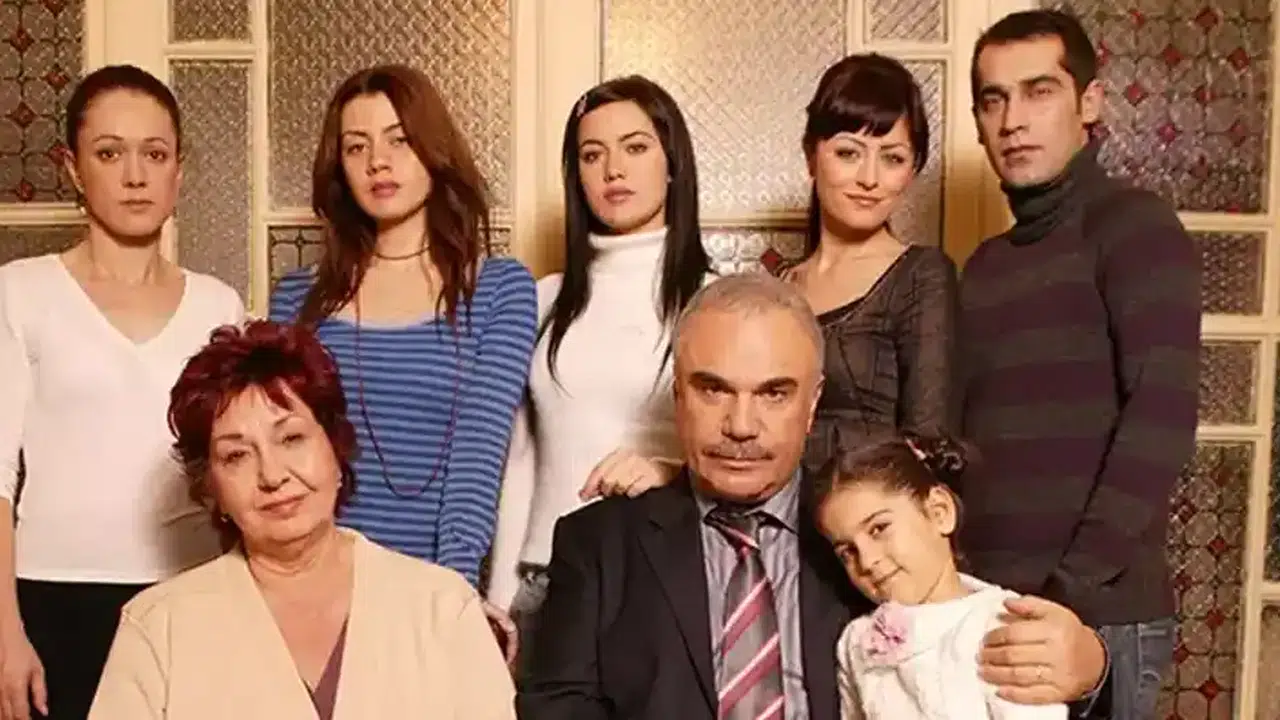 Yaprak Dökümü dizisinin oyuncuları kimler, isimleri ne?