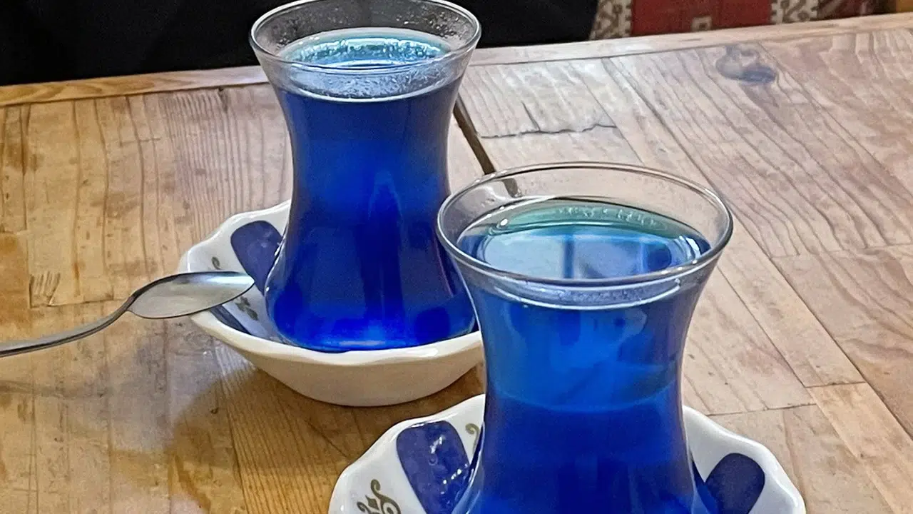 Turanyum Nedir, Rengi Nereden Geliyor? Sosyal Medyada Viral Olan Türkistan Kahve ve Turanyum İçeceğinin Hikayesi