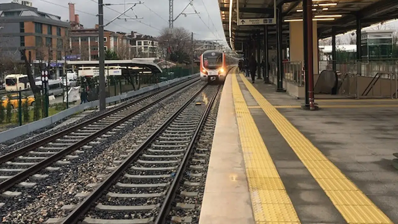 18 Şubat Ada Ekspresi iptal mi, Gebze Tren İstasyonu’nda ne oldu, Seferler neden gecikiyor?