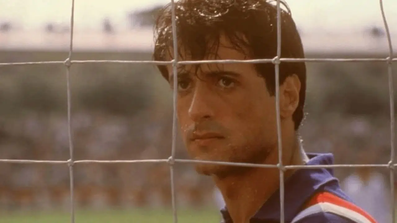 Zafere Kaçış filmi oyuncu kadrosunda kimler var, futbolcular kim, hangi yılda çekildi?