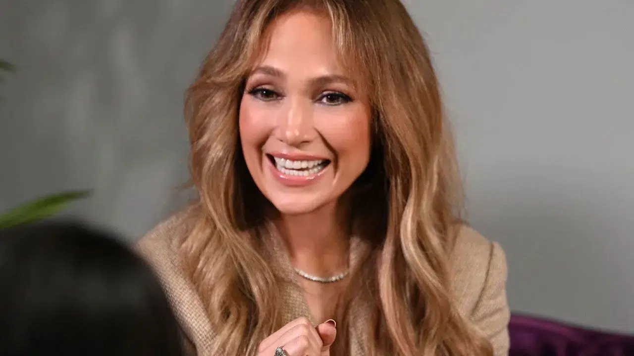 Jennifer Lopez neden yaşlanmıyor, botoks yaptırıyor mu, estetik mi doğal mı? İşte genç görünmenin sırları