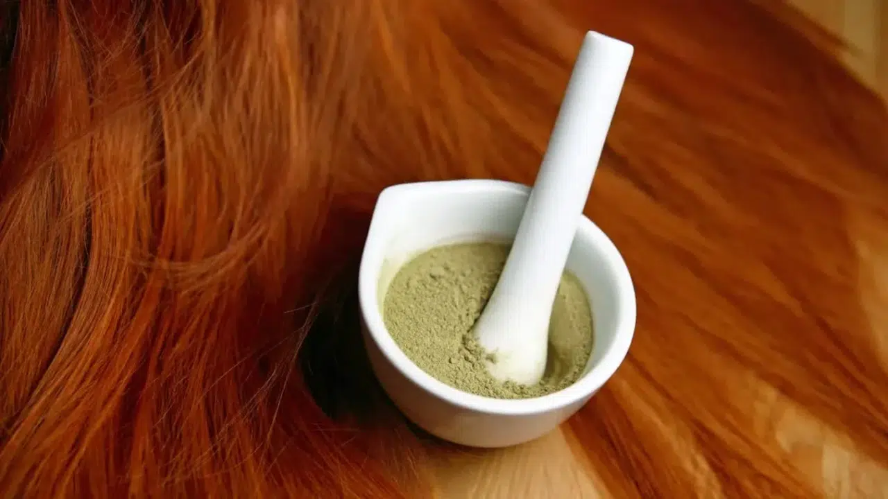 Beyaz saça kına yakmanın püf noktaları neler? Beyaz saça kına nasıl yakılır, en etkili doğal tarifler hangileri?