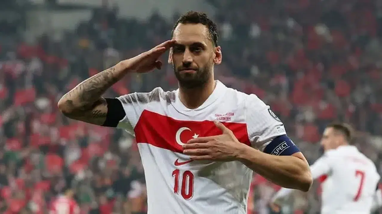 Hakan Çalhanoğlu eşi ile ayrıldı mı?