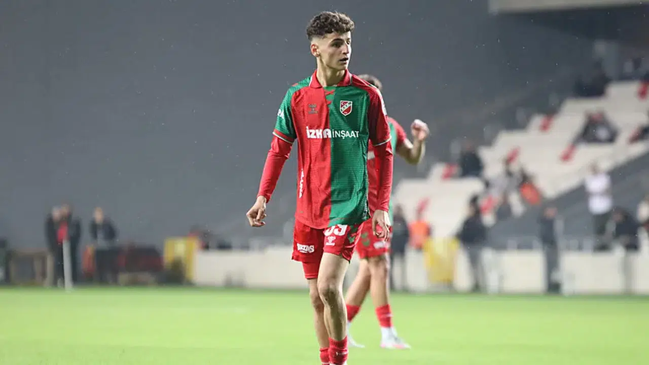 Adem Yeşilyurt FUTBOL KARİYERİ, MAAŞI, PİYASA DEĞERİ, mevkiisi, oynadığı takımlar!