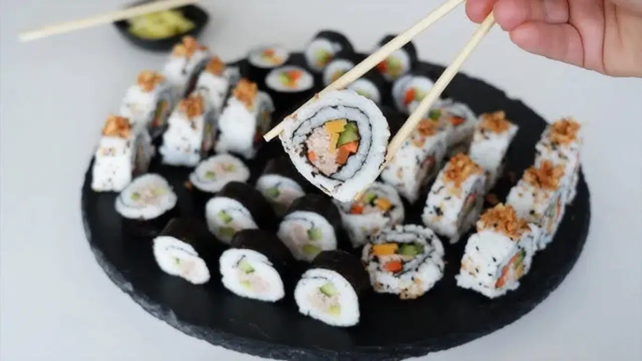 Rüyada Sushi Görmek Ne Anlama Geliyor? Sushi Yemek, Yapmak ve Restoran Görmek Rüyas
