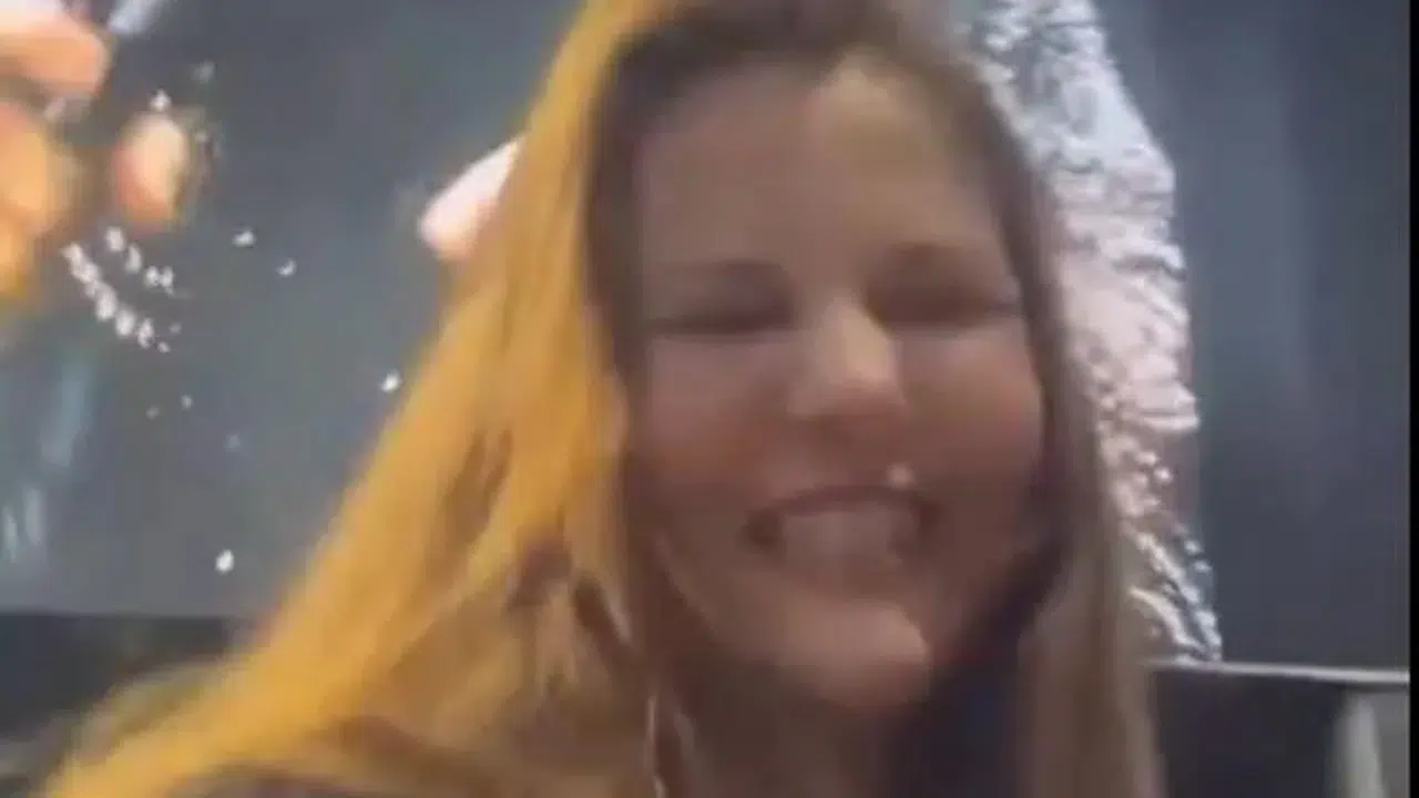 Naz Elmas yıllar sonra Tarkan konserinde görüntülendi! Değişimi dikkat çekti