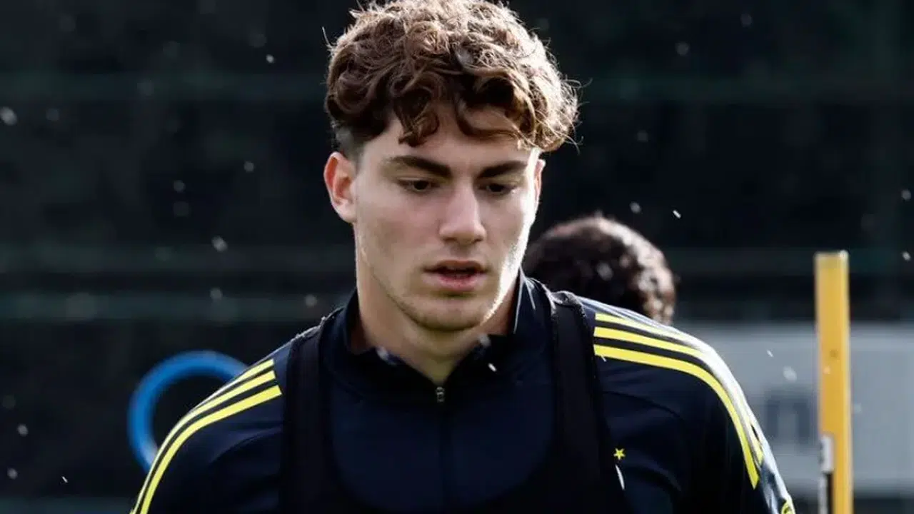 Kamil Efe Üregen kim, kaç yaşında, hangi mevkide oynuyor? Fenerbahçe kariyeri ve oynadığı takımlar