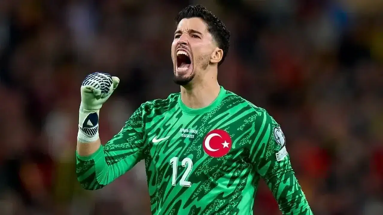 Milli Kaleci Altay Bayındır Kimdir, Evli Mi, Nereli, Boyu Kaç, Kariyeri ve Piyasa Değeri Ne, Manchester United’dan Ayrılıyor Mu, Beşiktaş’a Gidecek Mi?