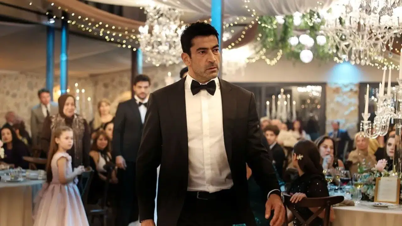 Ekranların karizmatik ismi aslen nereli? Kenan İmirzalıoğlu’nun kökeni şaşırttı