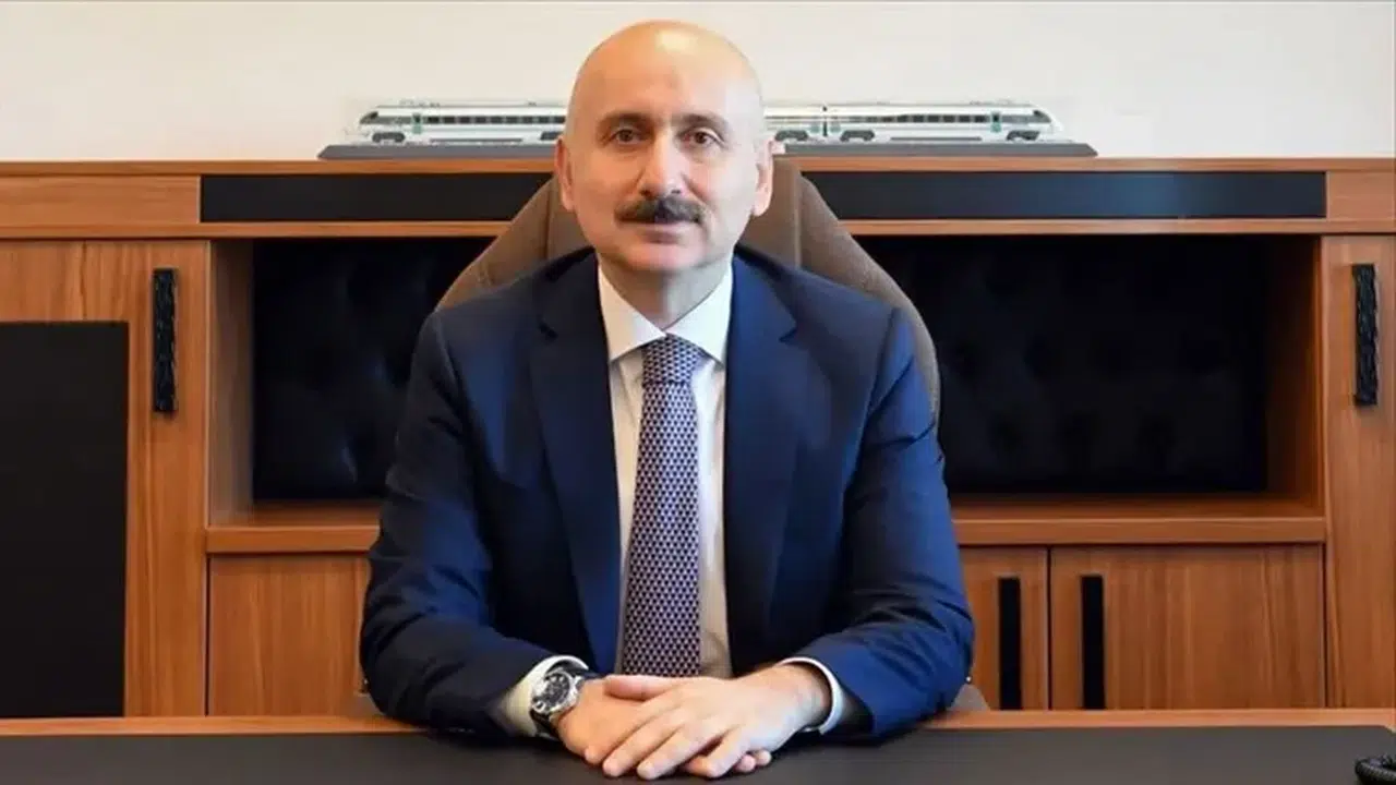 Adil Karaismailoğlu hayatı, nereli, kaç yaşında, ne iş yapıyor, hangi partide?