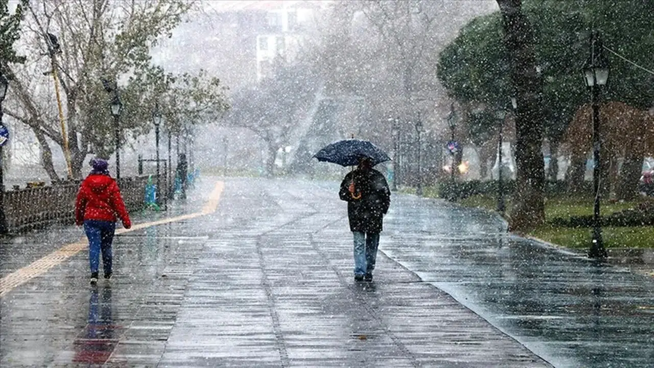İstanbul’da hava durumu: AKOM’dan karla karışık yağmur ve fırtına uyarısı