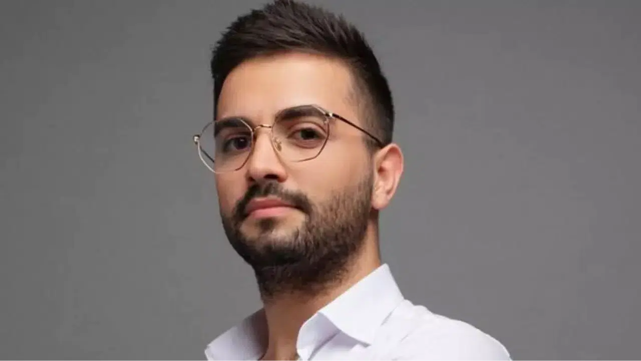 Kadir Ezildi kimdir, kaç yaşında, nereli? Temizlik takıntısı nereden geliyor, geçmişte travma mı yaşadı?