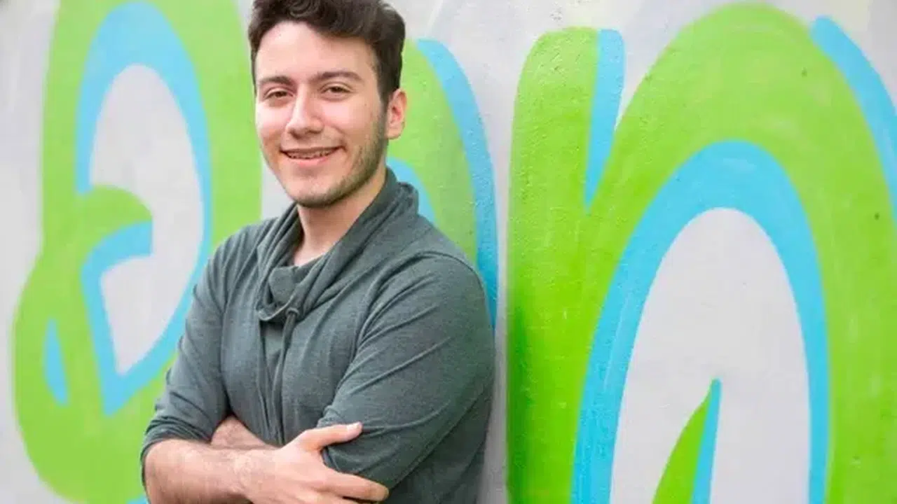 Enes Batur İstanbul Havalimanı’nda Gözaltına Alındı!