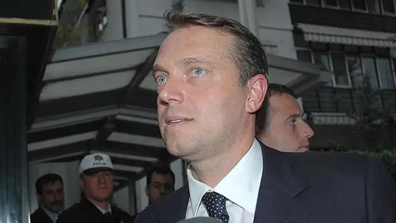 Cem Uzan Neden Yasaklı, Hangi Ülkenin Vatandaşı?