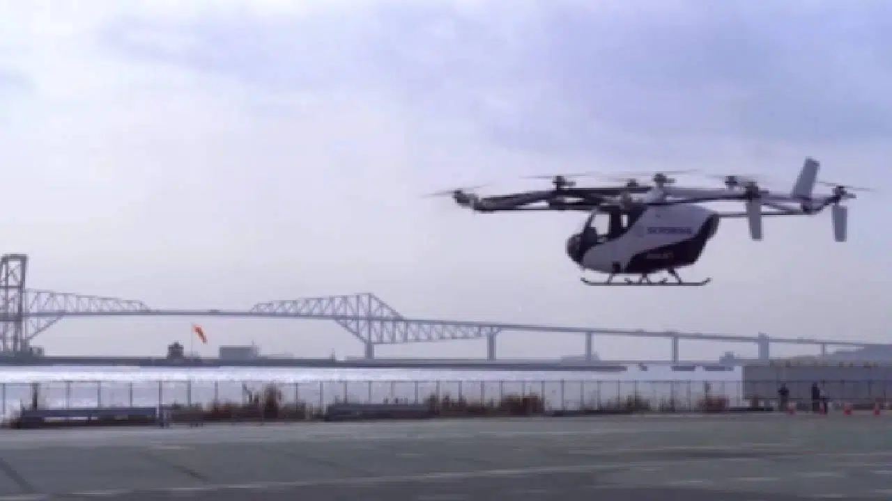 Uçan arabalar gerçek oluyor! SkyDrive’in SD-05’i gösteride uçtu