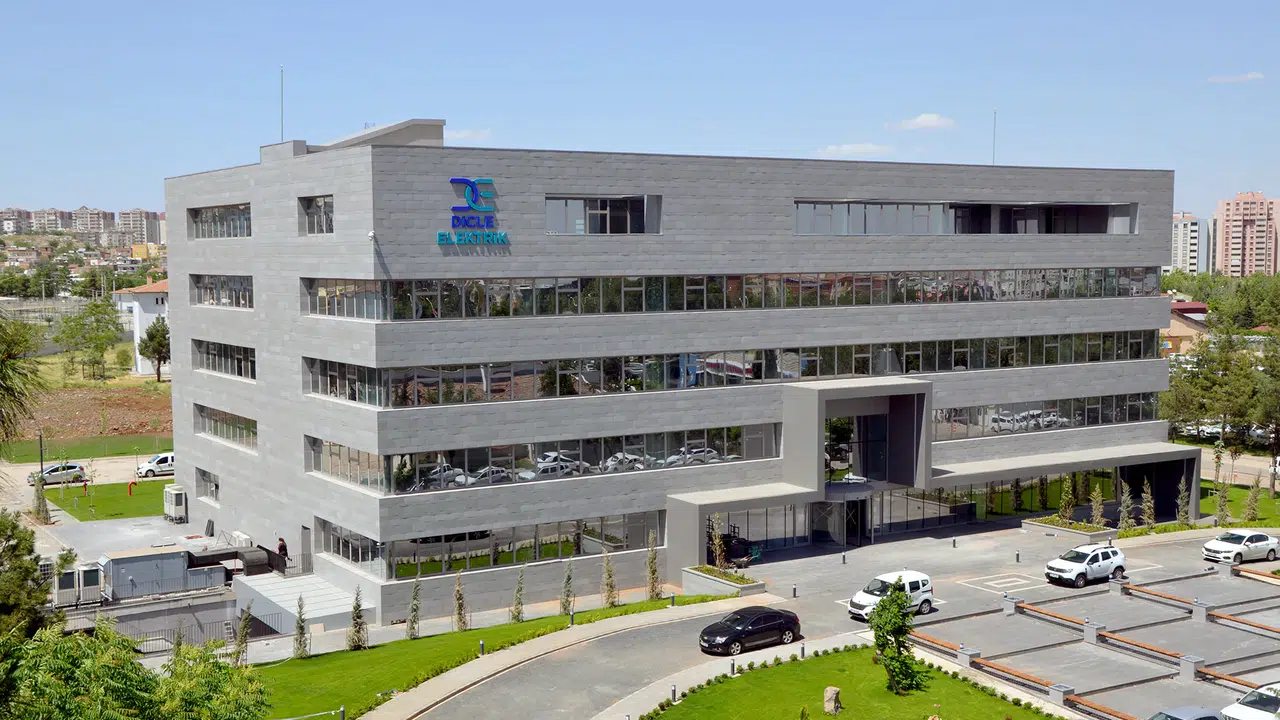 Dicle Elektrik Diyarbakır’a 32 Milyar TL’lik yatırımla güç katıyor