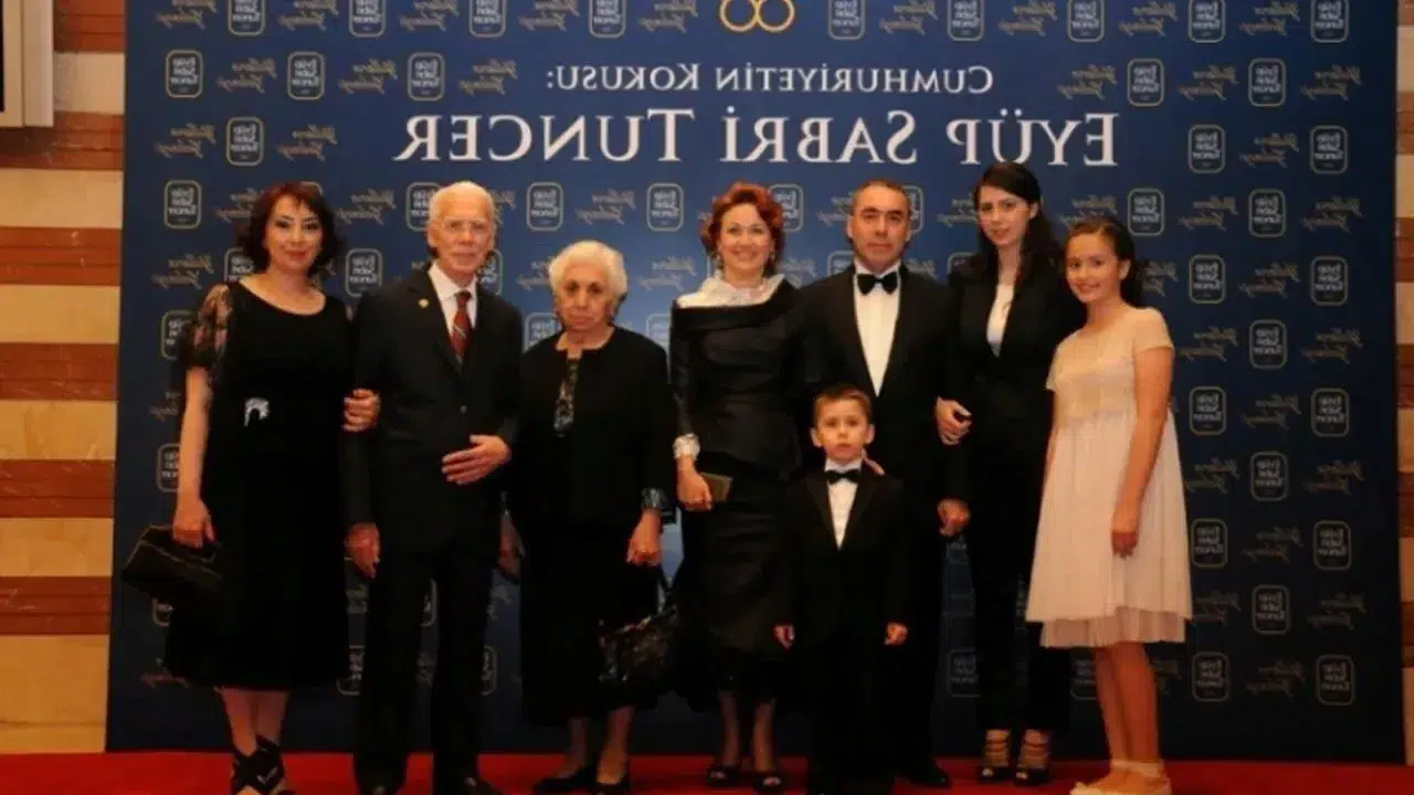 Eyüp Sabri Tuncer’in oğlu var mı, oğlu kim, aile yapısı nasıl, şirketi kim yönetiyor?
