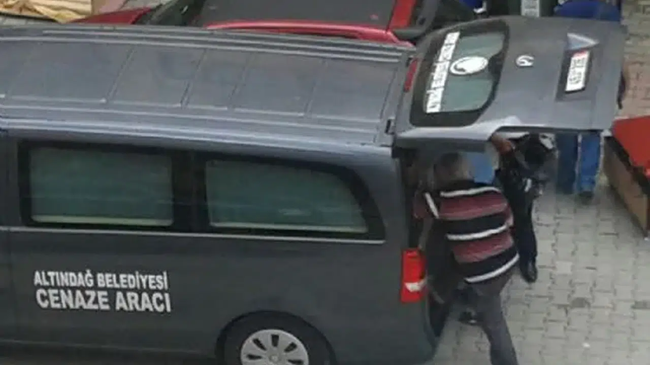 Siyah cenaze arabası ne anlama gelir, olayı nedir, kimler için kullanılır, neden yeşil değil?