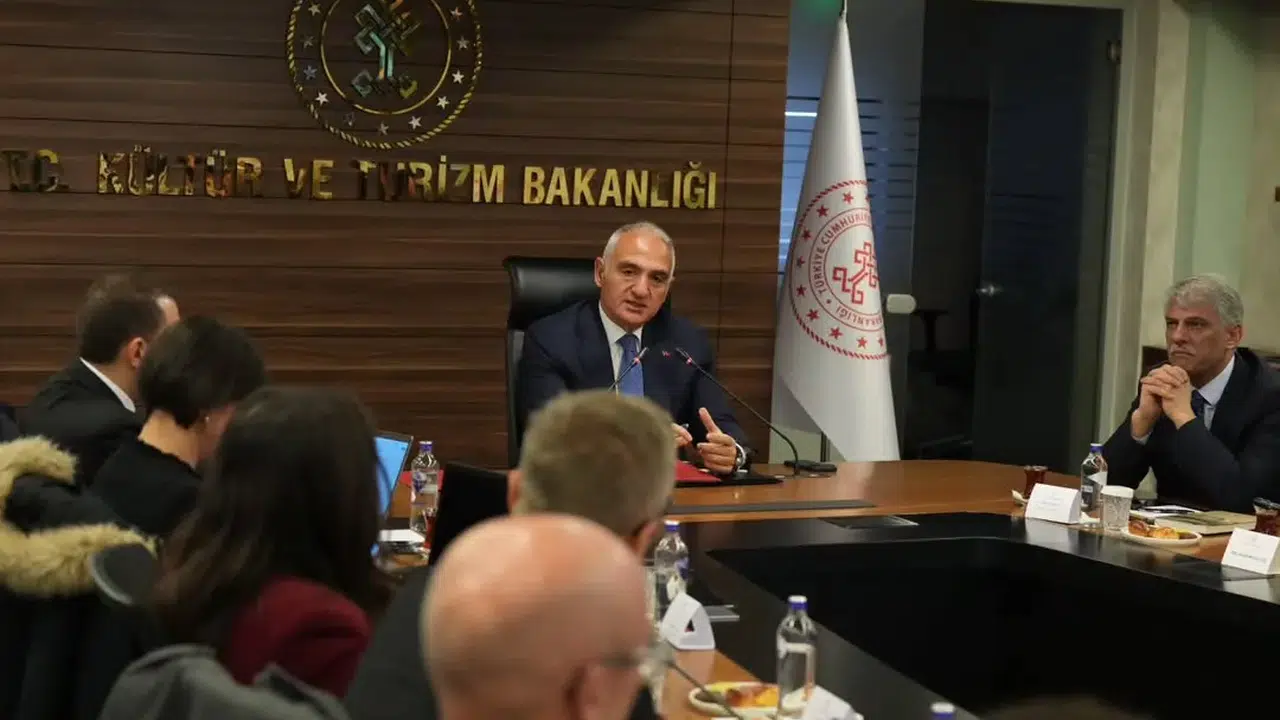 Bakan Ersoy: 'Türkiye’nin Turizm Gücünü Dijital Platformlarda Daha Etkin ve Adil Bir Yapıyla Büyütmeye Devam Edeceğiz'