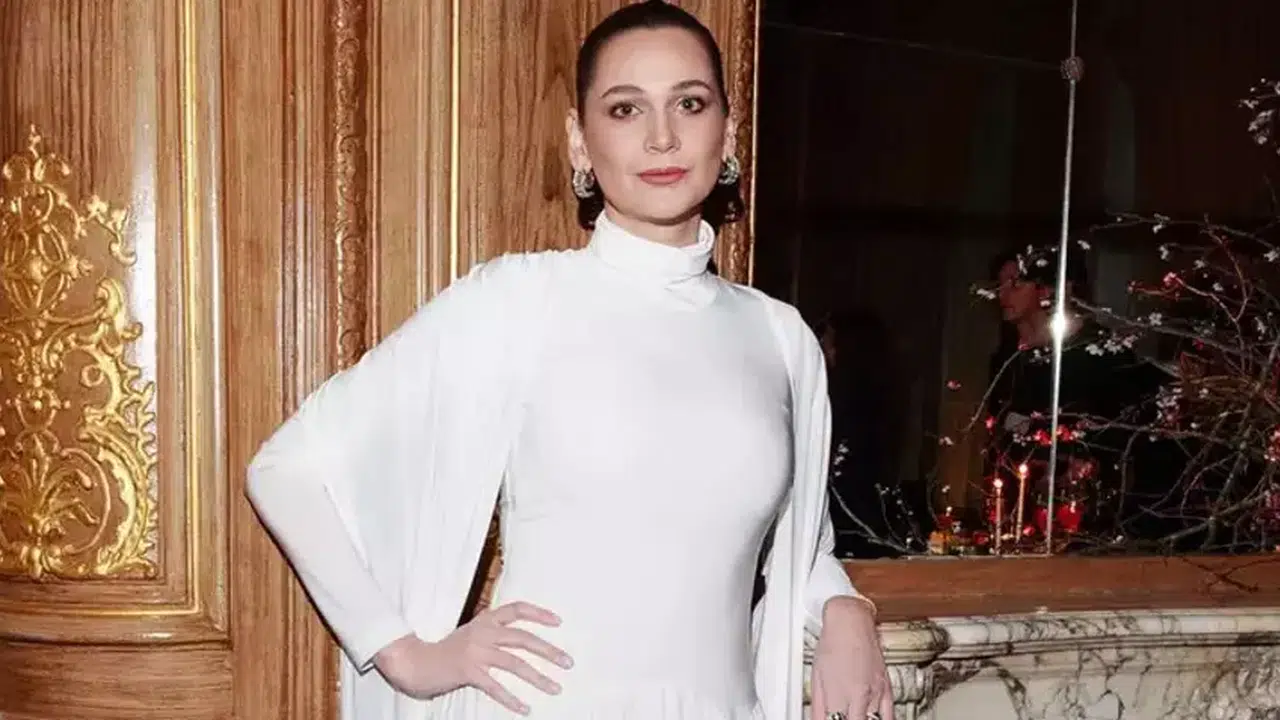 London Fashion Week’te Gülsim Ali’nin görünüşü moda dünyasının dikkatini çekti!