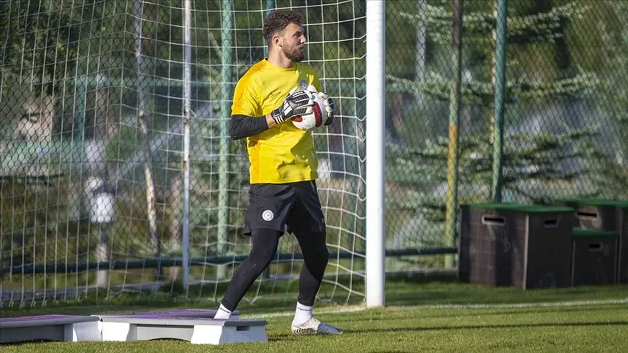 City Ground’da Duvar Ördü! Tarık Çetin’e İngiltere’de Alkış