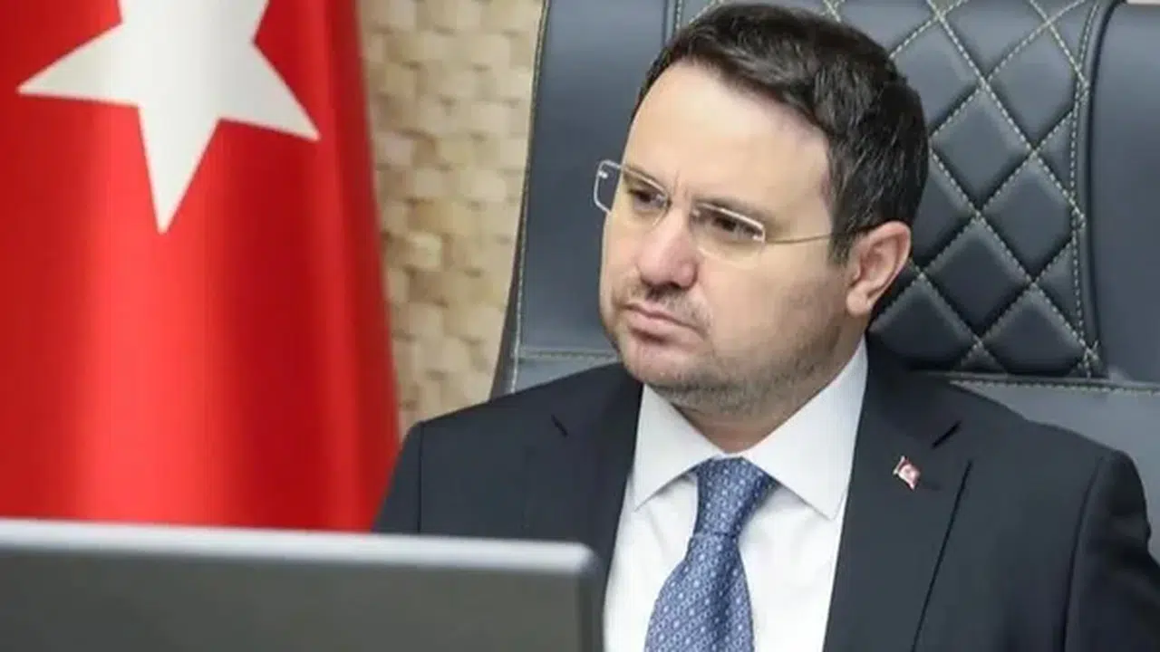 Akın Gürlek aslen nereli, köyü neresi? Kamuoyunun merak ettiği biyografi detayları