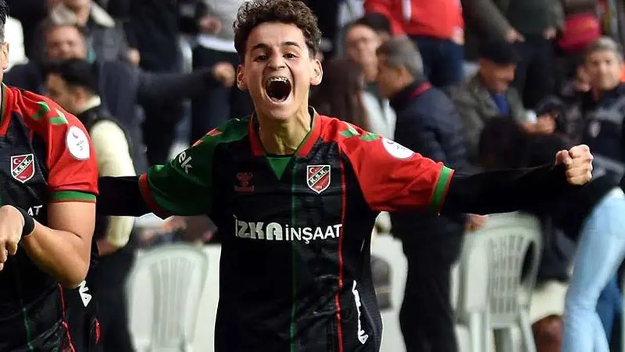 Adem Yeşilyurt Fenerbahçe’de oynayacak mı, Süper Lig’de forma giyebilir mi? Transfer süreci, mevkii ve kariyer geçmişi