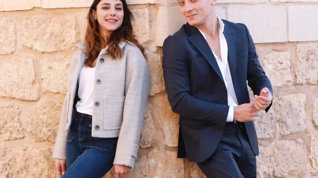 Atakan Özkaya kimdir, kaç yaşında, nereli, hangi dizilerde oynadı? Sevgilisi Dilin Döğer ile aşkı nasıl başladı?