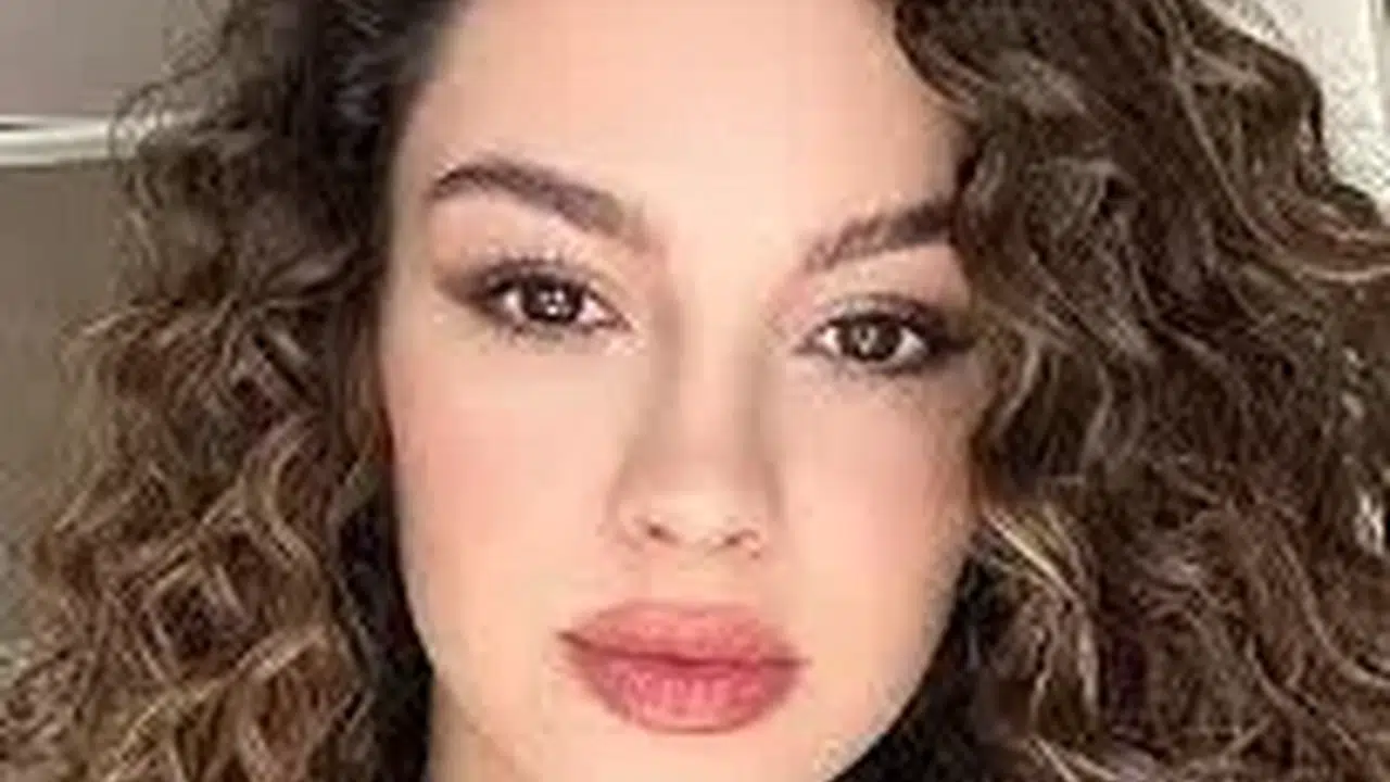 SU BURCU YAZGI COŞKUN AİLESİ KİM! Sevgilisi Var mı, Hangi Dizilerde Oynadı?