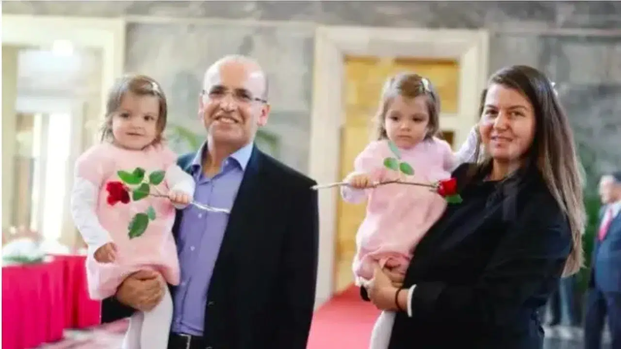 Mehmet Şimşek eşi kim, Esra Şimşek kaç yaşında, aslen nereli, kürt mü, mesleği ne, nerede yaşıyor?