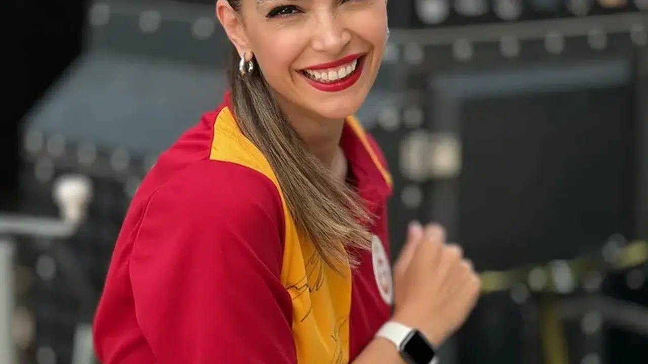 Aşk-ı Memnu’nun Elif’i, Yeni Tarzıyla Sosyal Medyanın Konuğu Oldu!