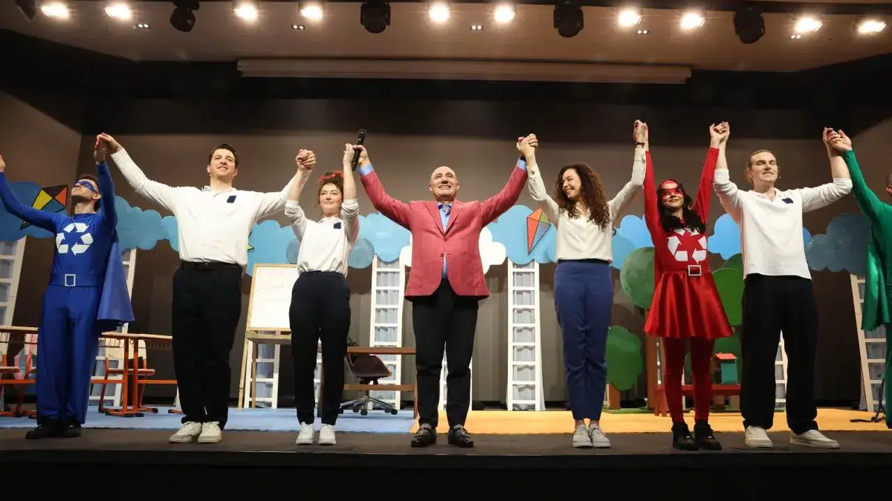 HALKBANK ÇOCUK TİYATROSU SÜPER KAHRAMANLAR DÜNYAMIZI KORUYORUZ OYUNU! Azra Akın Hangi Rolde, Kaç İlde Sahnelenecek?